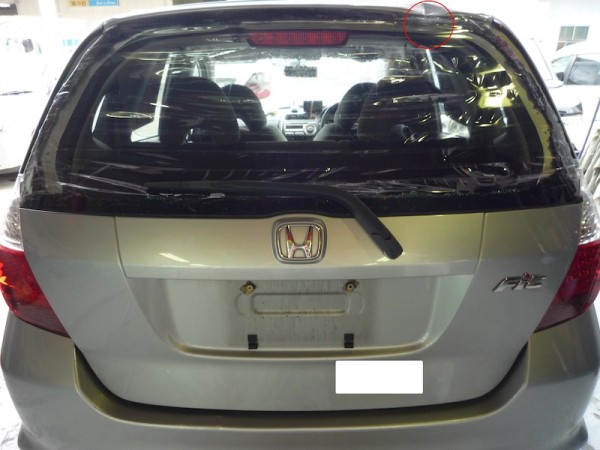 フィットのバックドア交換修理 自動車修理専門店ボディショップケイズ